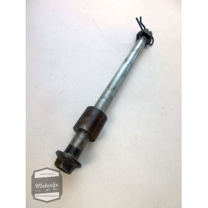 Kawasaki KZ305 achterwielas / achteras / achter wiel as / steekas
